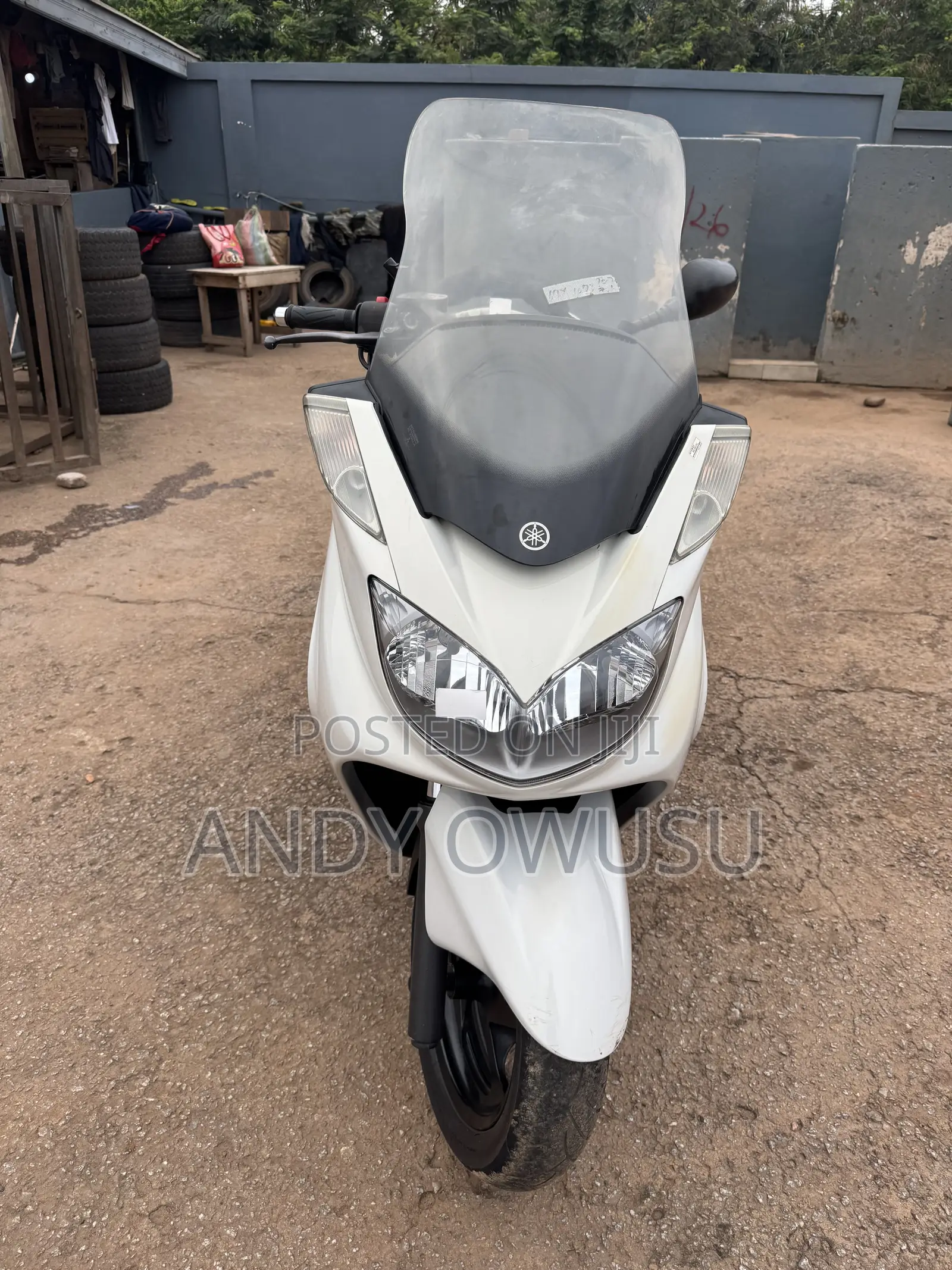 Yamaha Majesty 2012 White