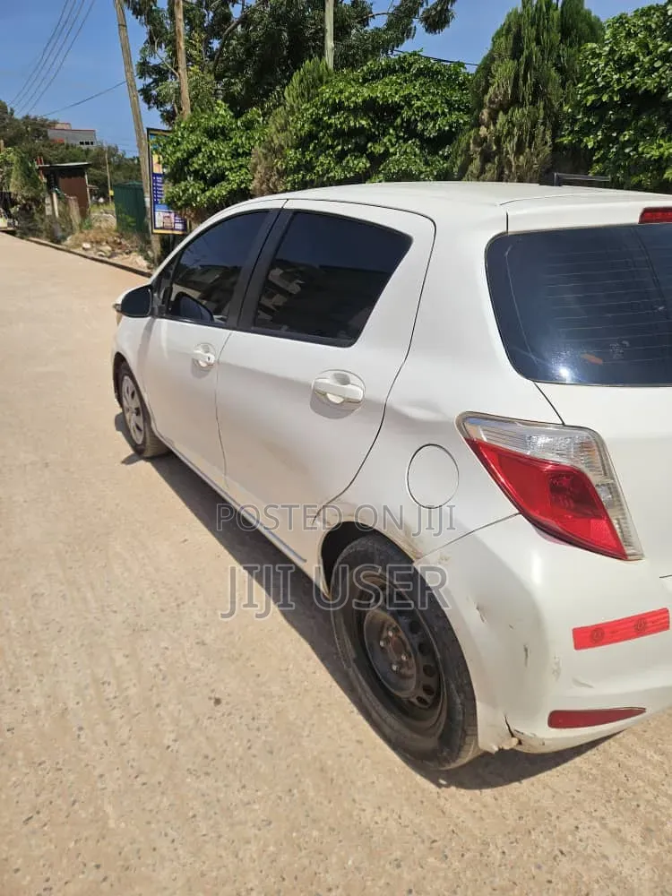 Toyota Yaris 2012 Off white