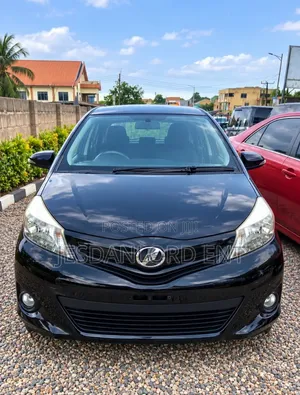 Toyota Vitz 1.3 FWD 5dr 2013 Black