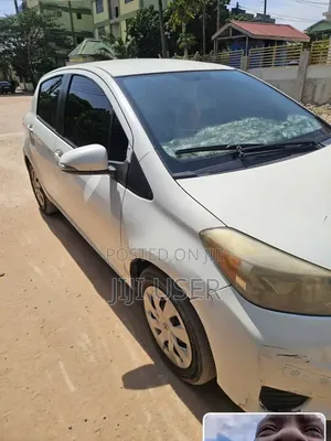 Toyota Yaris 2012 Off white