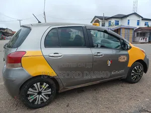 Toyota Vitz 2010 Gray