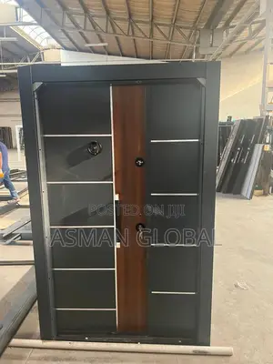 Precision-Aligned Horizontal Handle, Elevated Dual-Lock System