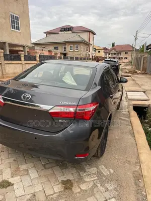 Toyota Corolla LE Plus 4dr Sedan (1.8L 4cyl CVT) 2016 Black