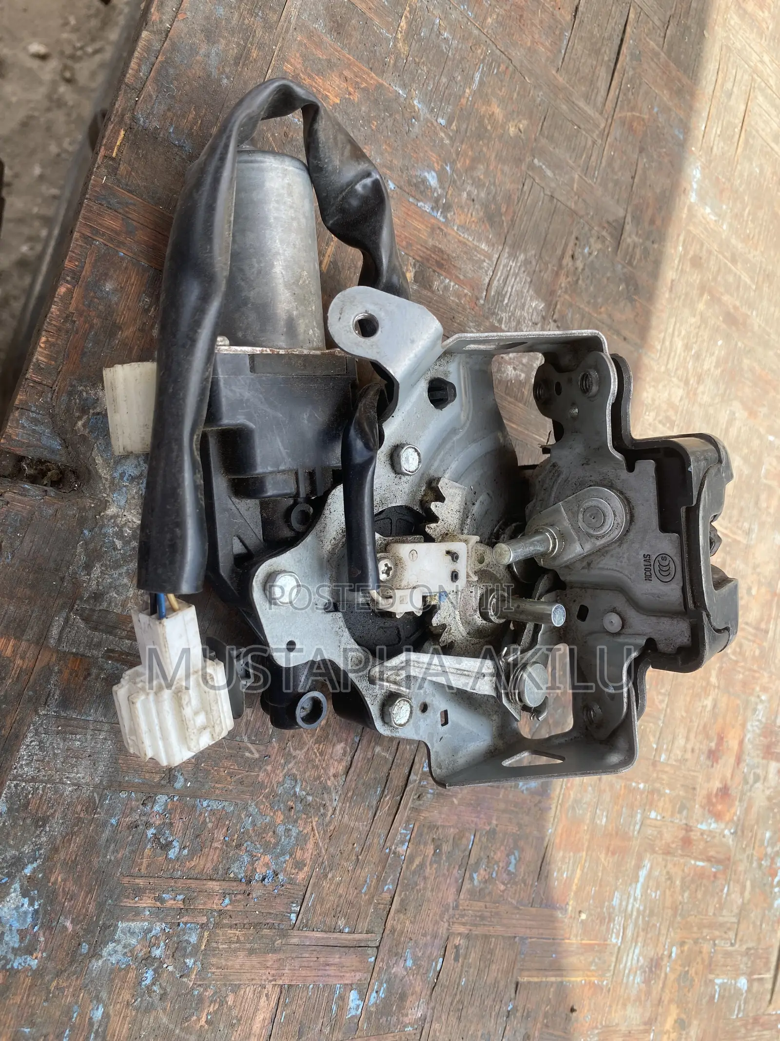 Honda CRV Boot Lock