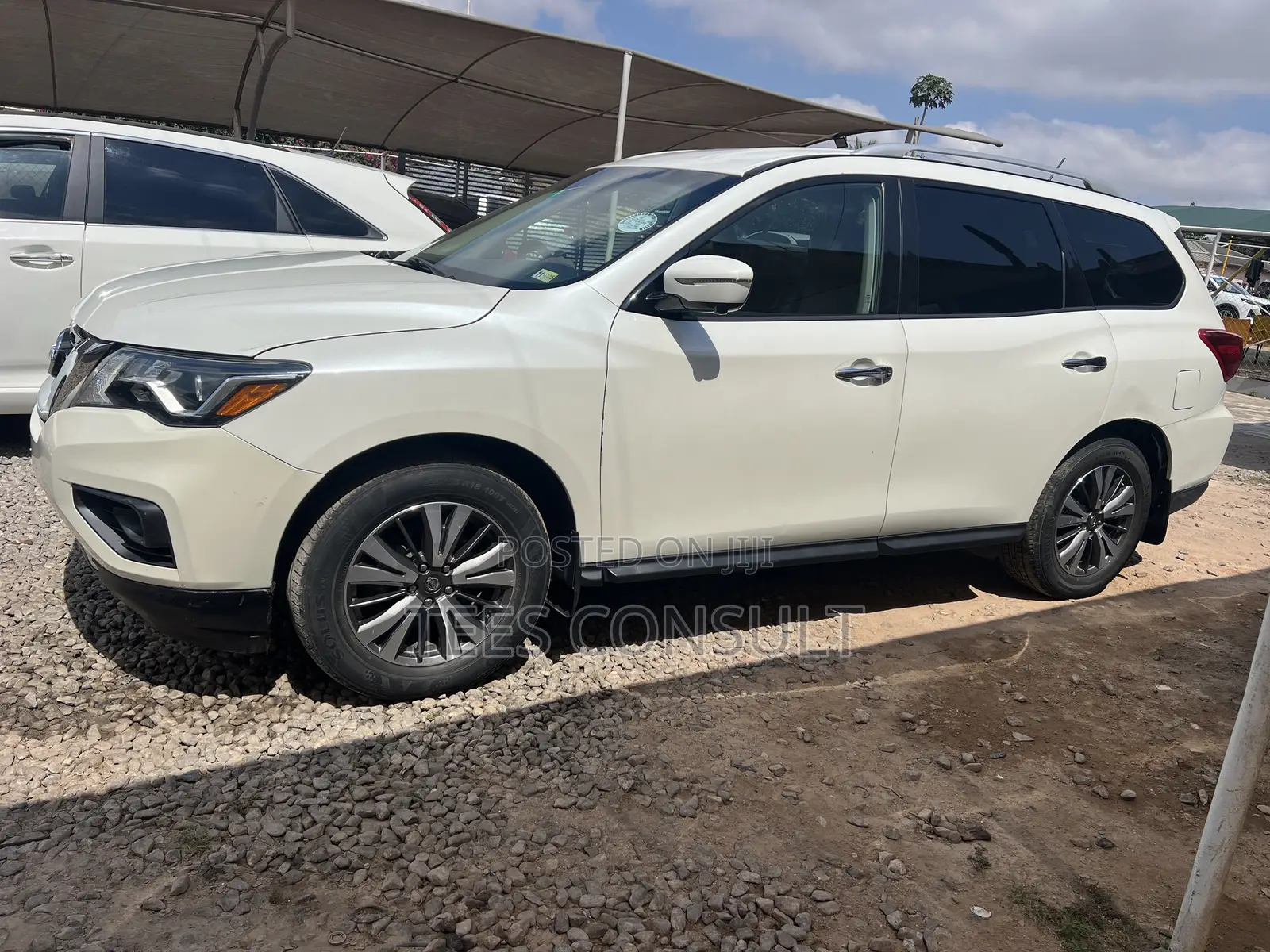 Nissan Pathfinder 2017 White