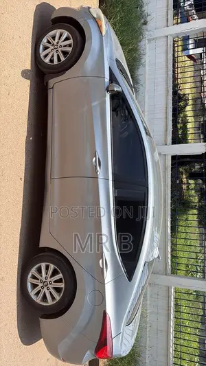 Hyundai Elantra Limited 4dr Sedan (1.8L 4cyl 6A) 2015 Gray