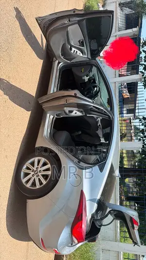 Hyundai Elantra Limited 4dr Sedan (1.8L 4cyl 6A) 2015 Gray