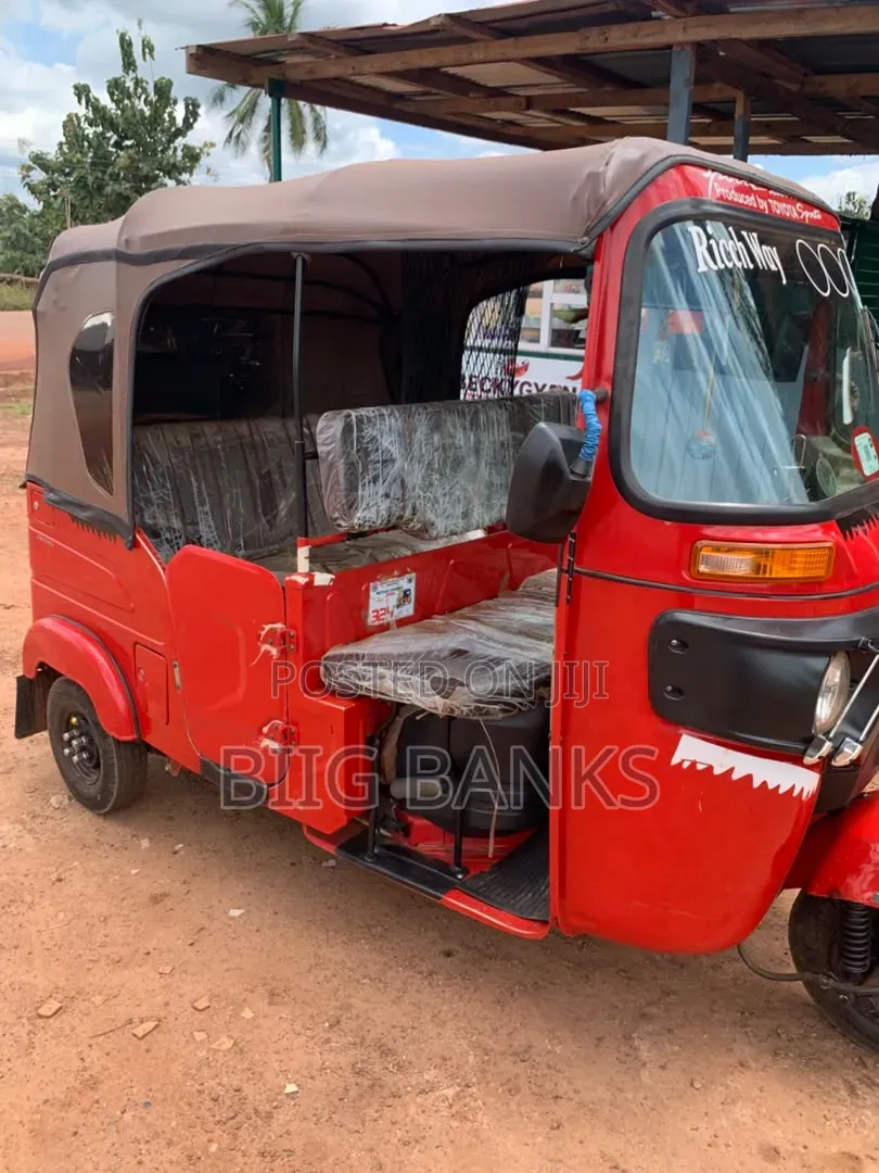 Bajaj RE 2026 Red