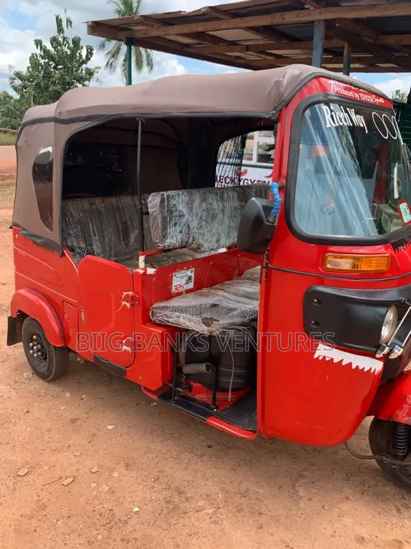 Bajaj RE 2026 Red