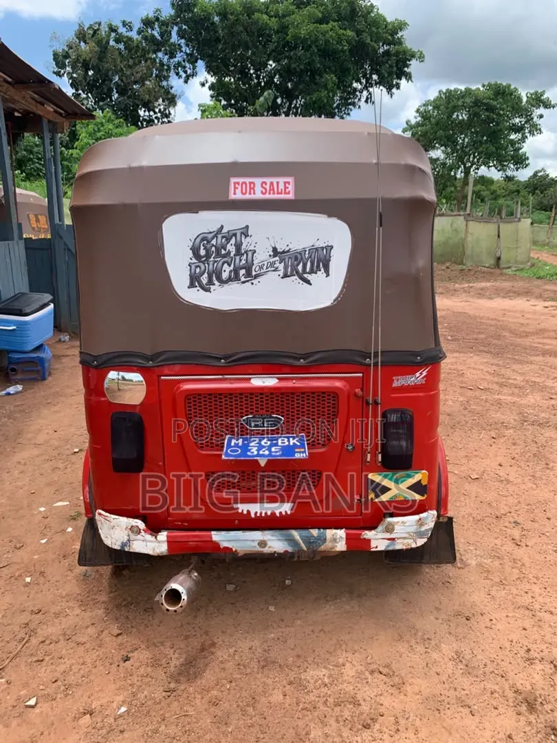 Bajaj RE 2026 Red