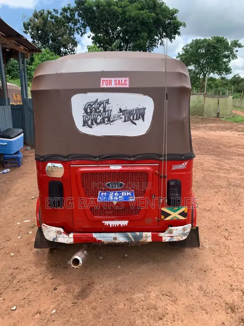 Bajaj RE 2026 Red
