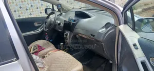 Toyota Vitz 2010
