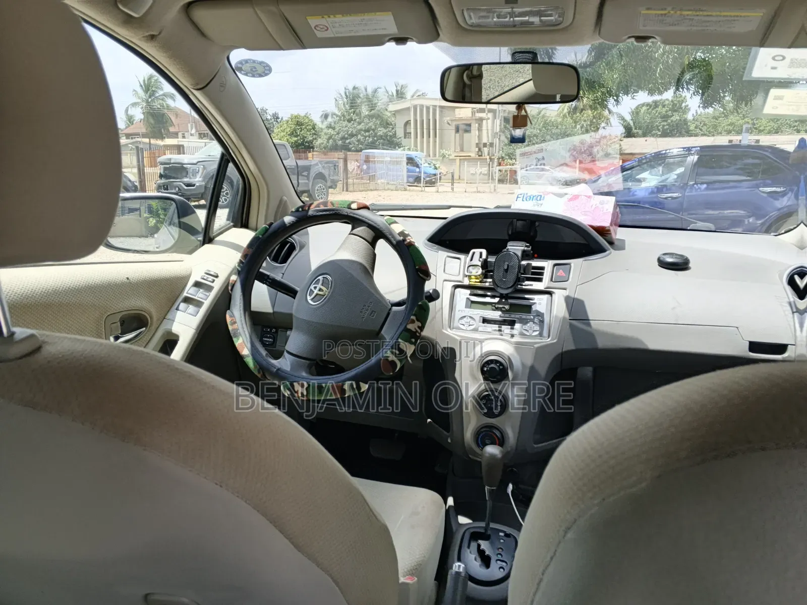Toyota Vitz 2010 Silver