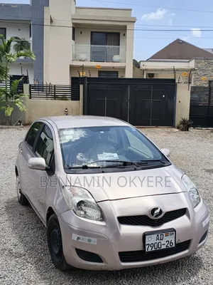 Toyota Vitz 2010 Silver