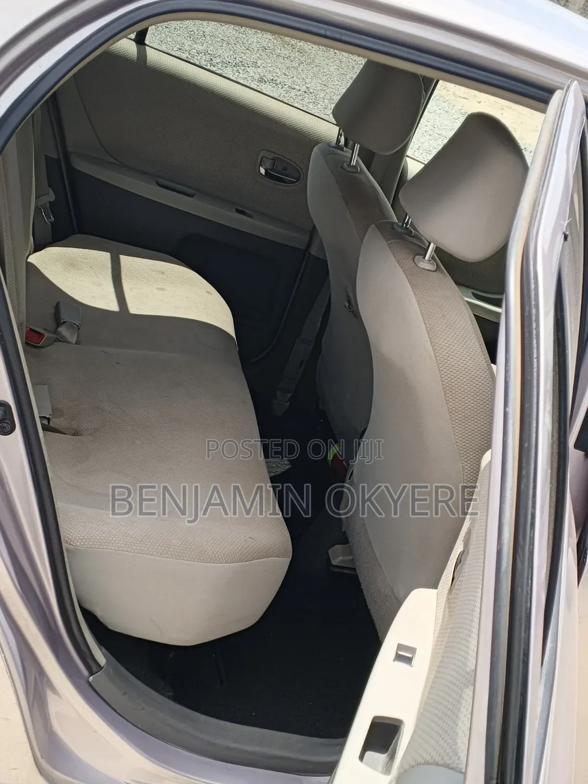 Toyota Vitz 2010 Silver