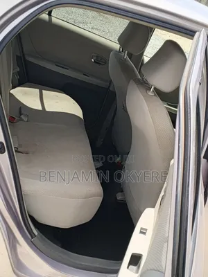 Toyota Vitz 2010 Silver