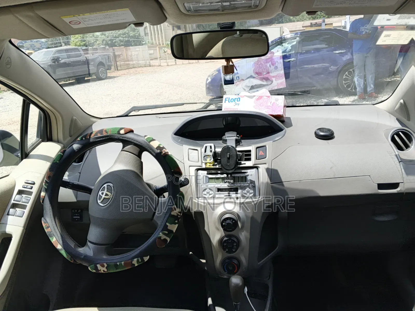 Toyota Vitz 2010 Silver