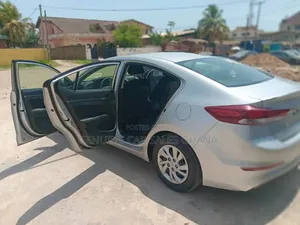 Hyundai Elantra SE 2018 Silver