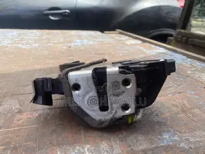 Toyota Vitz Door Lock