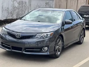 Toyota Camry SE 4dr Sedan (2.5L 4cyl 6A) 2014 Gray