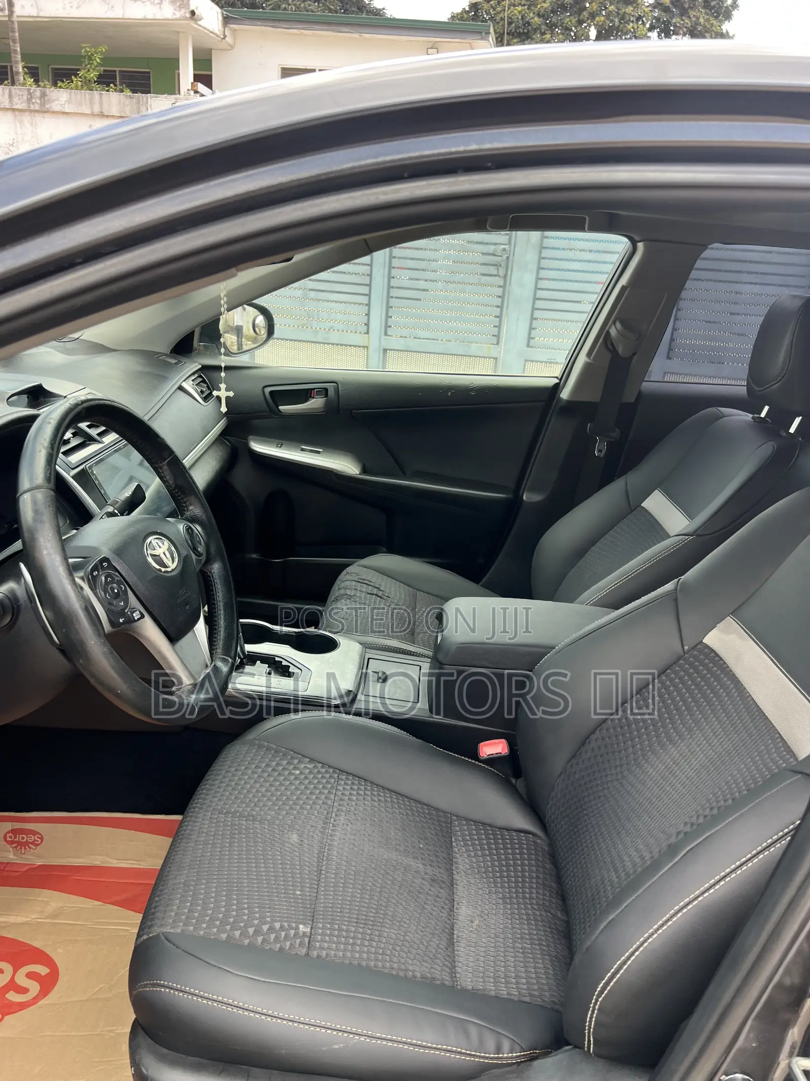 Toyota Camry SE 4dr Sedan (2.5L 4cyl 6A) 2014 Gray