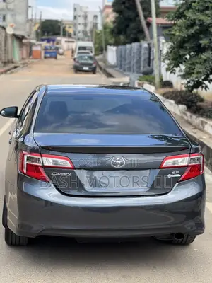 Toyota Camry SE 4dr Sedan (2.5L 4cyl 6A) 2014 Gray
