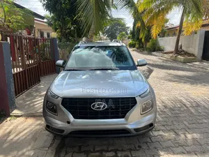 Hyundai Venue 2024 Gray