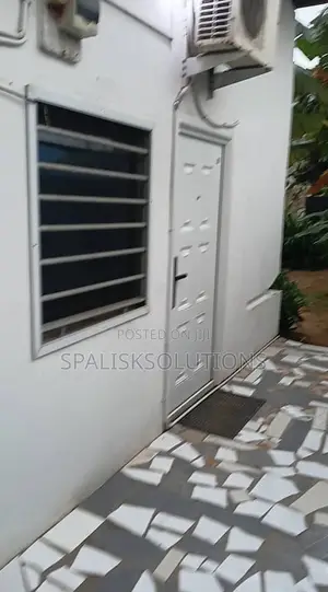 5bdrm House in Awudome Estate for sale