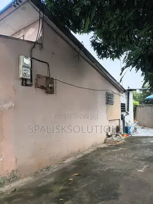 5bdrm House in Awudome Estate for sale