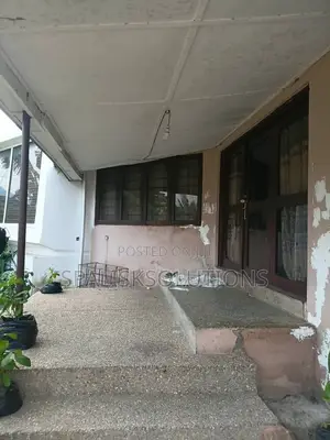 5bdrm House in Awudome Estate for sale