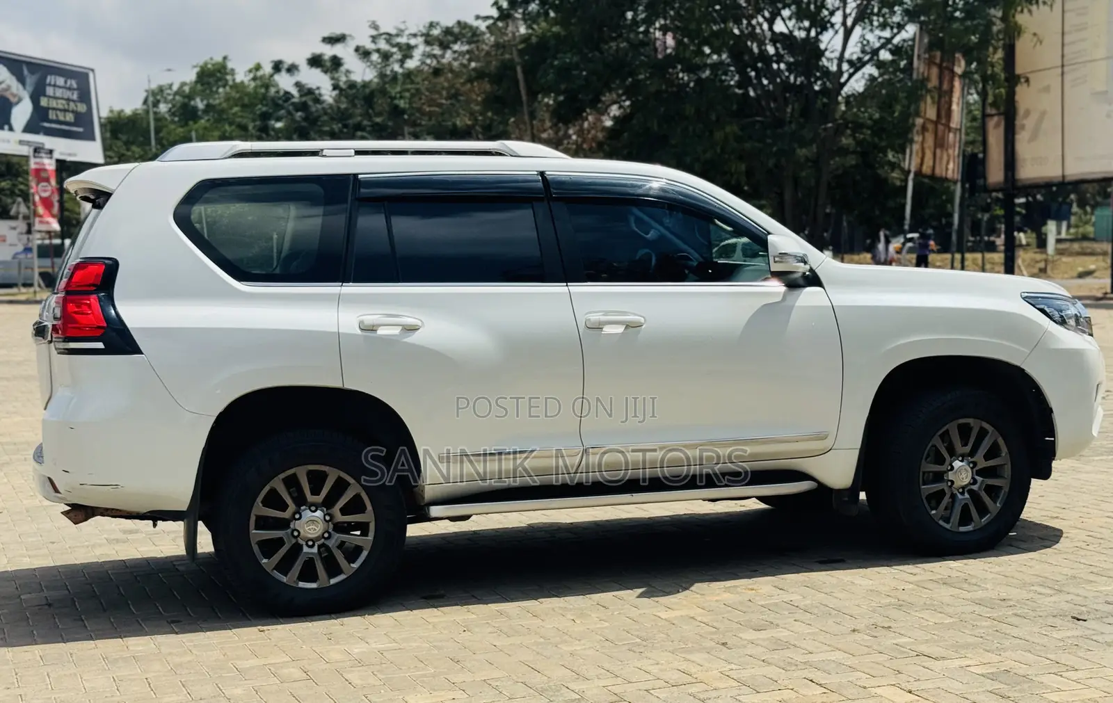 Toyota Land Cruiser Prado 2.7 2018 White