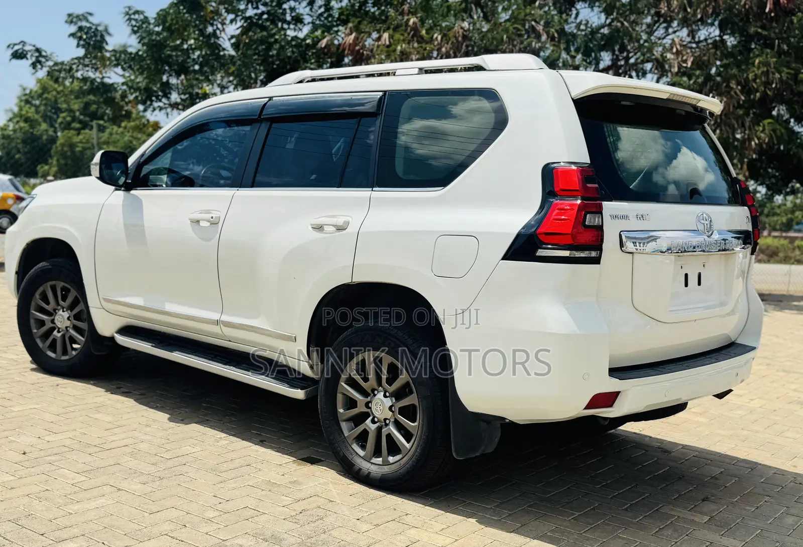 Toyota Land Cruiser Prado 2.7 2018 White