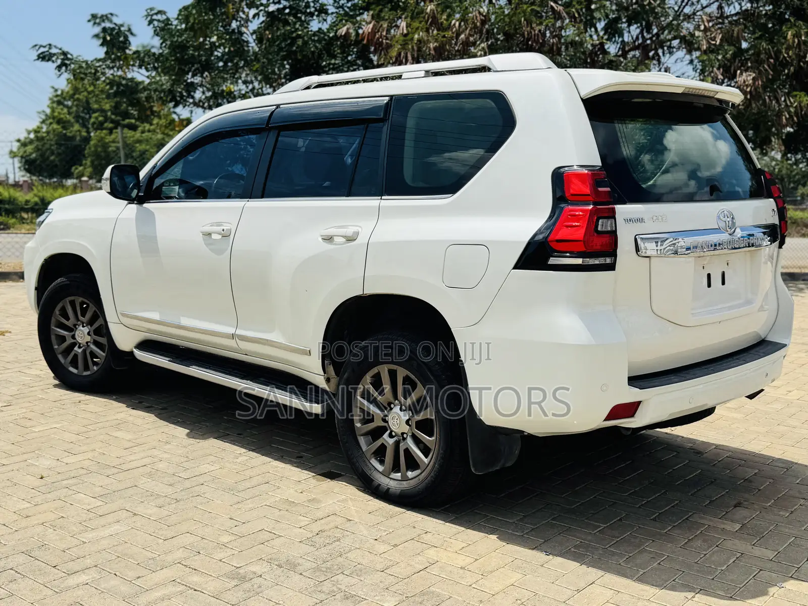 Toyota Land Cruiser Prado 2.7 2018 White