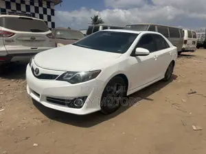 Toyota Camry SE 4dr Sedan (2.5L 4cyl 6A) 2013 White
