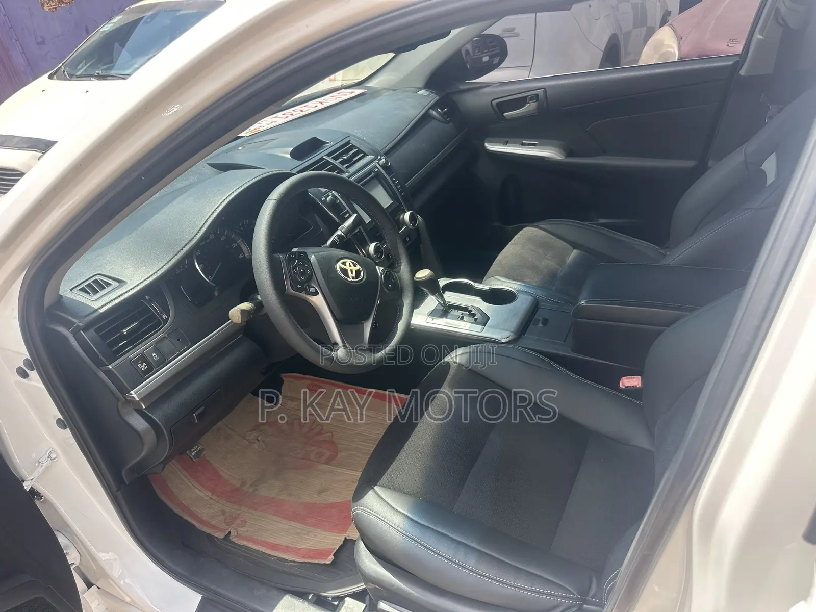 Toyota Camry SE 4dr Sedan (2.5L 4cyl 6A) 2013 White