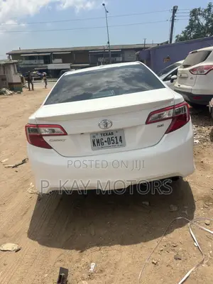 Toyota Camry SE 4dr Sedan (2.5L 4cyl 6A) 2013 White