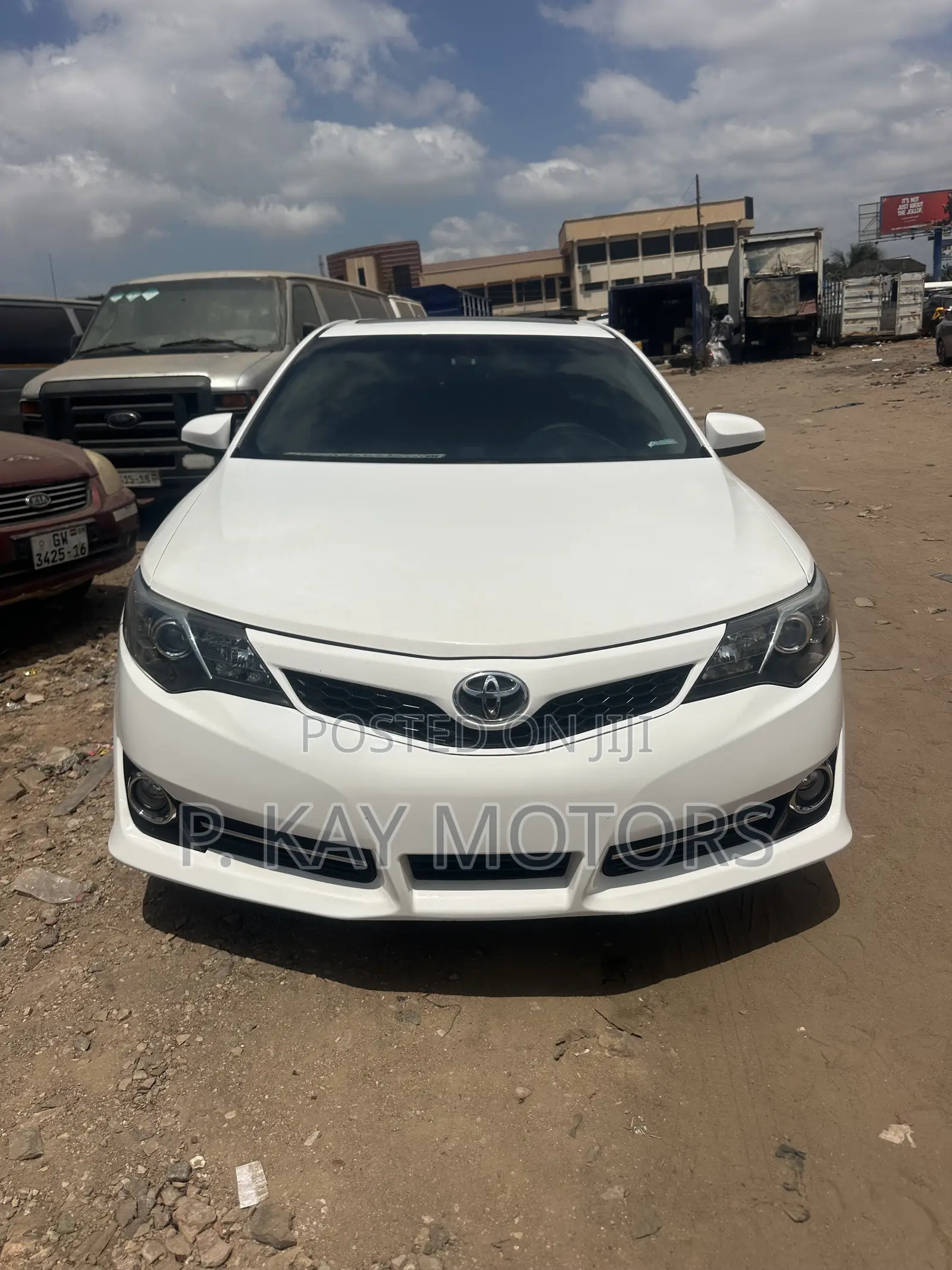 Toyota Camry SE 4dr Sedan (2.5L 4cyl 6A) 2013 White