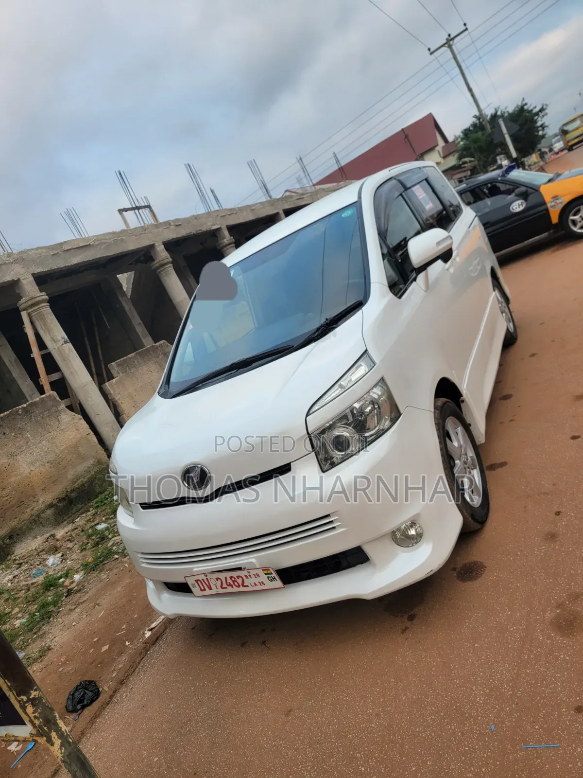 Toyota Voxy V 2WD 8-Seater 2012 White