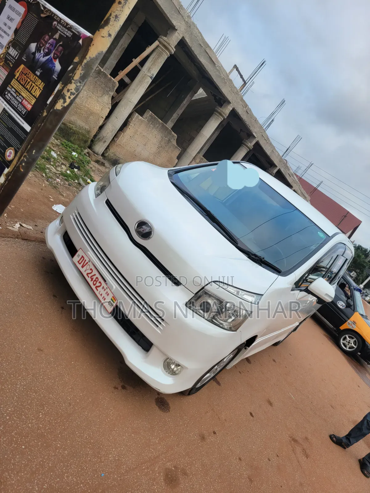 Toyota Voxy V 2WD 8-Seater 2012 White