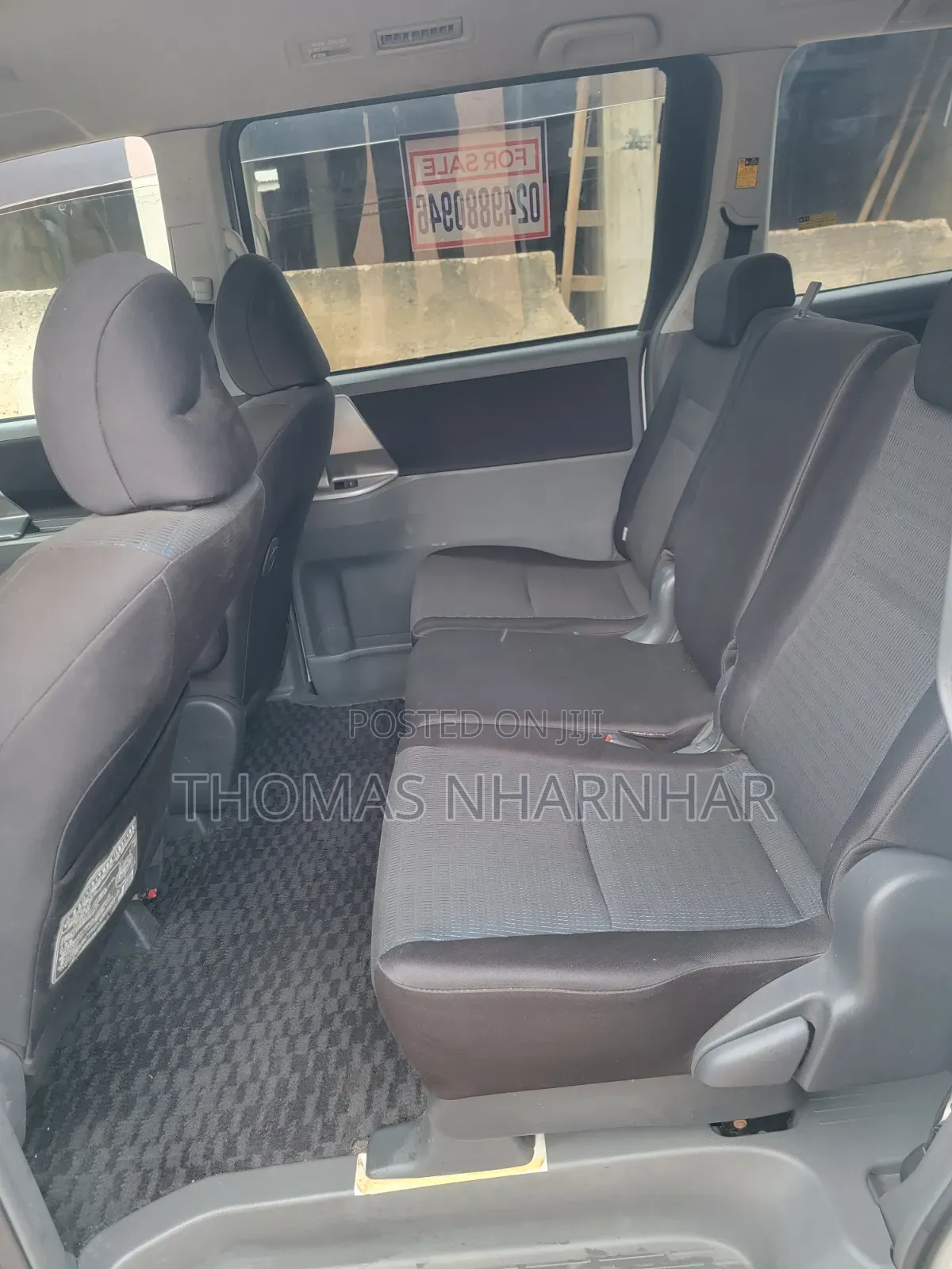 Toyota Voxy V 2WD 8-Seater 2012 White