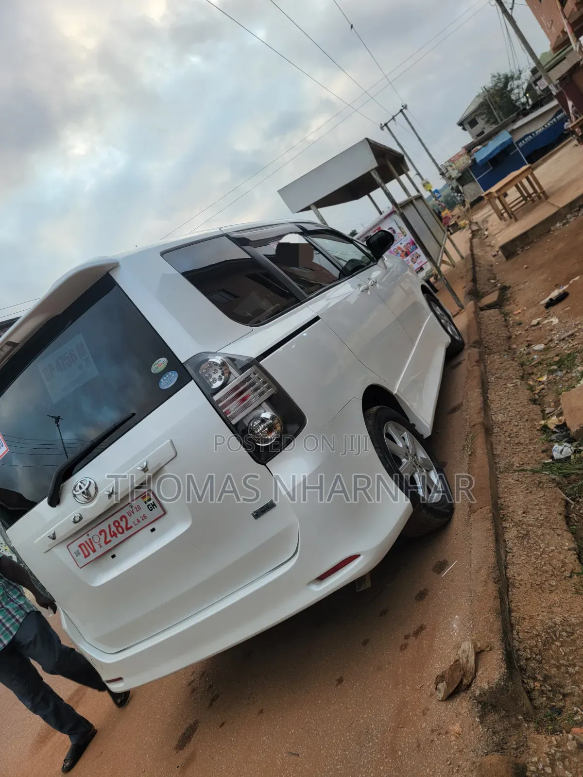 Toyota Voxy V 2WD 8-Seater 2012 White
