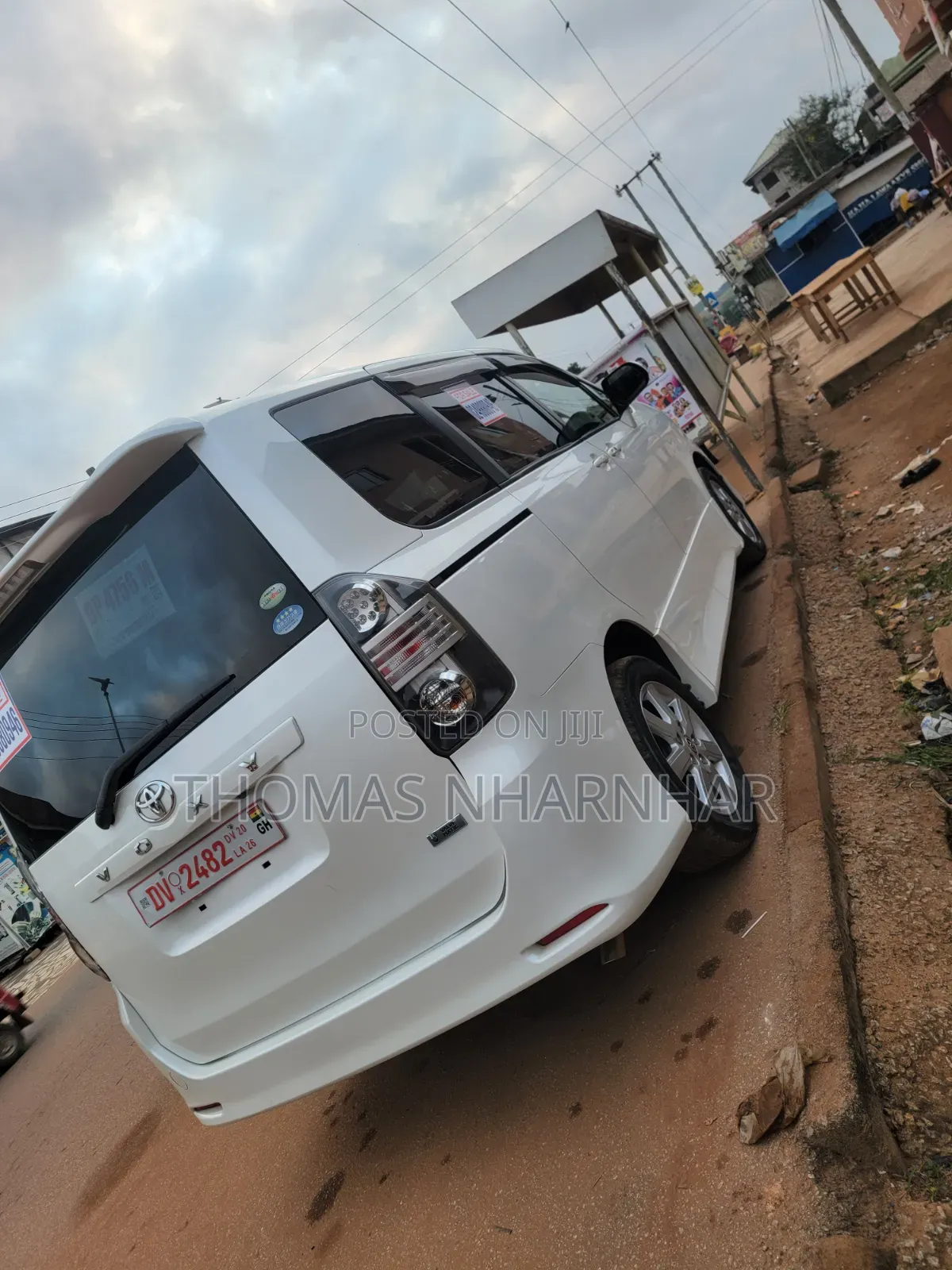 Toyota Voxy V 2WD 8-Seater 2012 White
