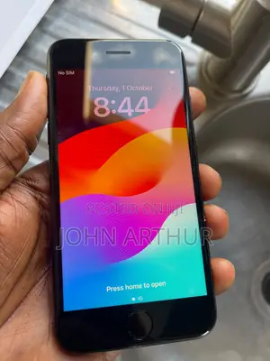 Apple iPhone SE (2020) 64 GB Black