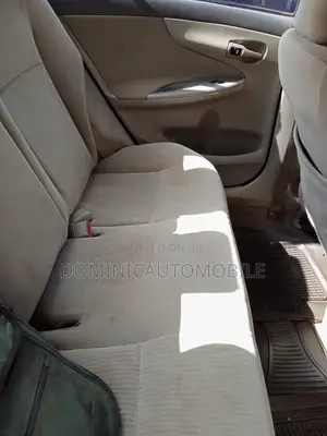 Toyota Corolla LE 4dr Sedan (1.8L 4cyl 4A) 2010 Gold