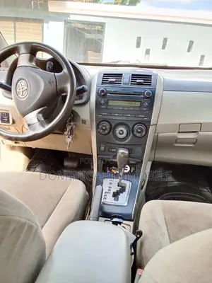 Toyota Corolla LE 4dr Sedan (1.8L 4cyl 4A) 2010 Gold