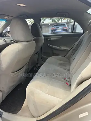 Toyota Corolla LE 4dr Sedan (1.8L 4cyl 4A) 2010 Gold