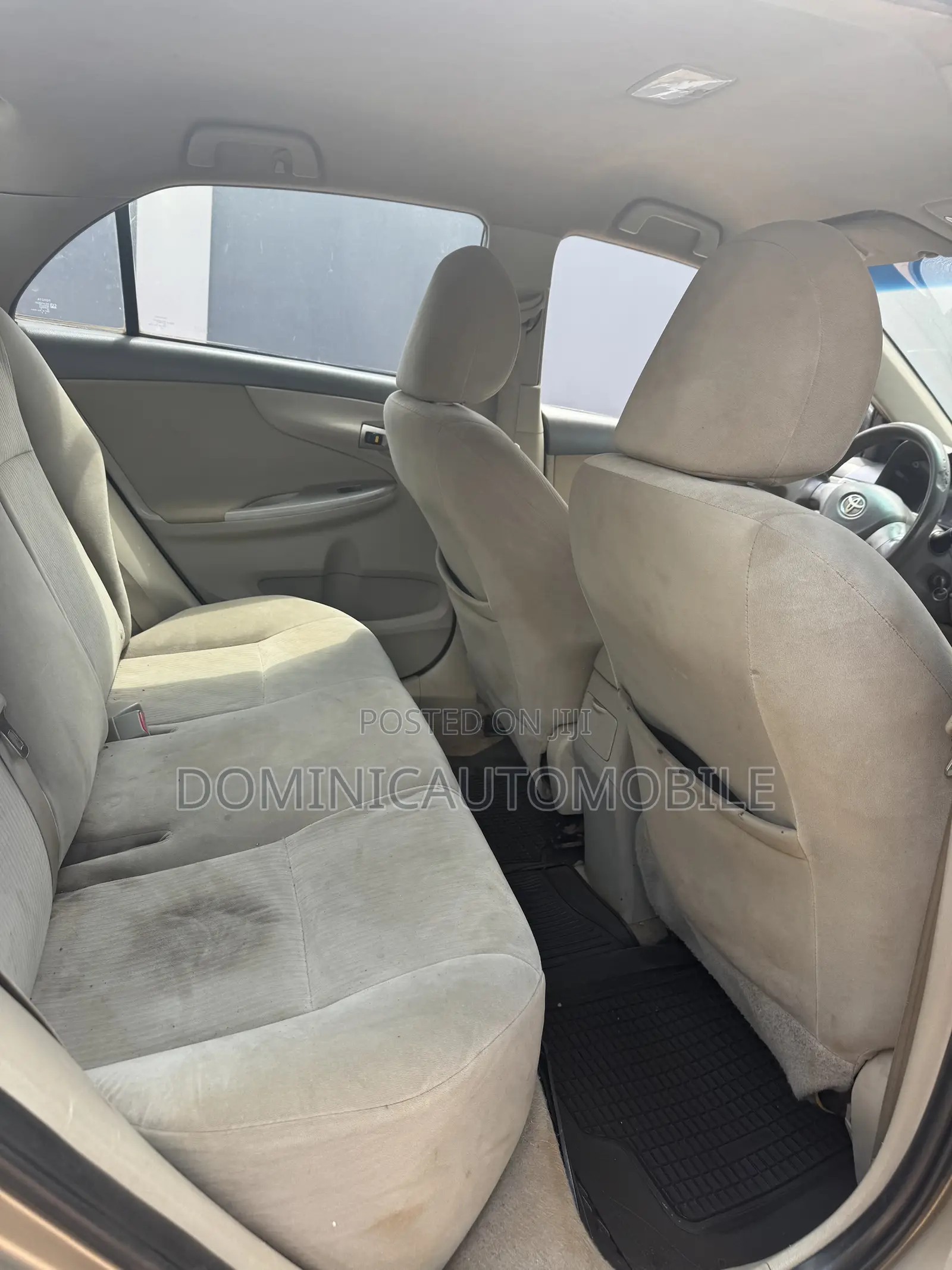 Toyota Corolla LE 4dr Sedan (1.8L 4cyl 4A) 2010 Gold