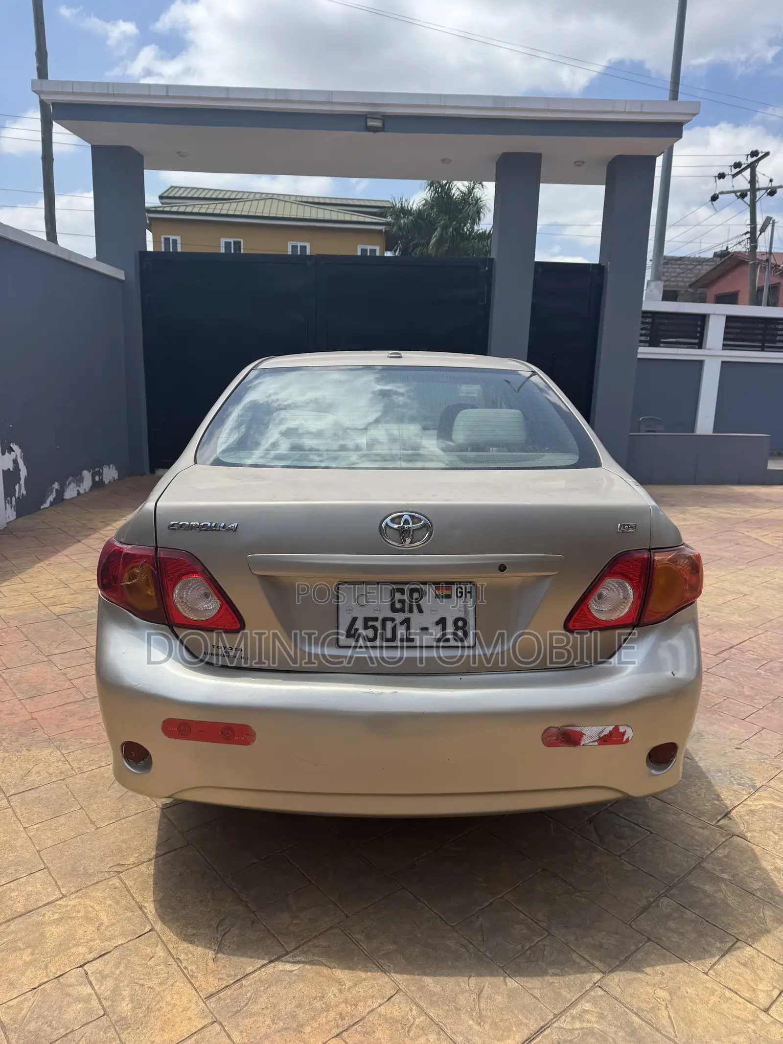 Toyota Corolla LE 4dr Sedan (1.8L 4cyl 4A) 2010 Gold