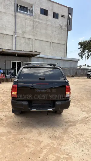 Toyota Hilux 2021 Black