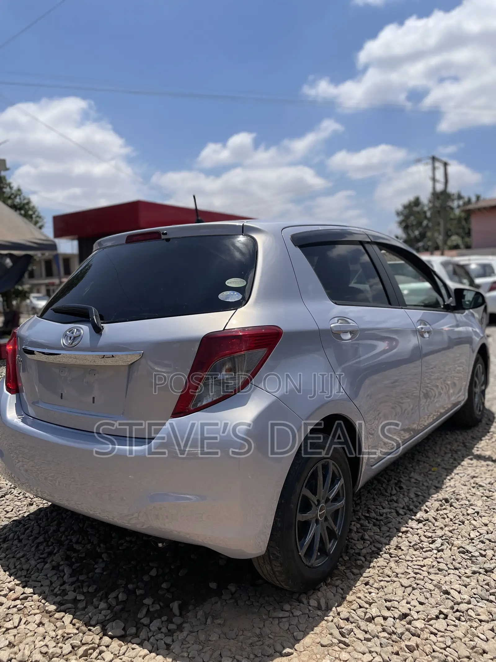 Toyota Vitz 1.3 FWD 5dr 2013 Silver